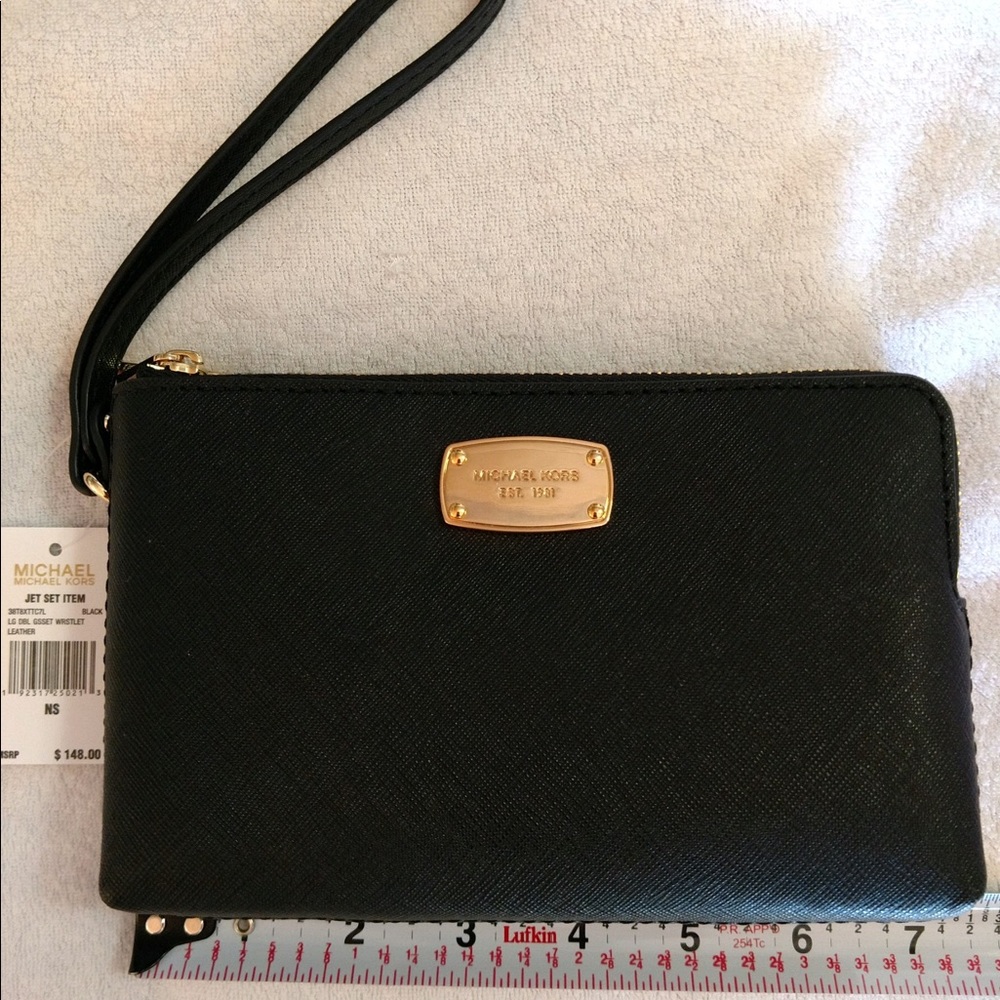 New with Tags Michael Kors Leather wristlet